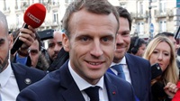 Macron dit « regretter