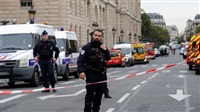 Paris: quatre policiers