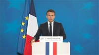 Macron demande à