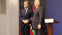 Le match Macron-Orbán