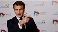 Emmanuel Macron dénonce